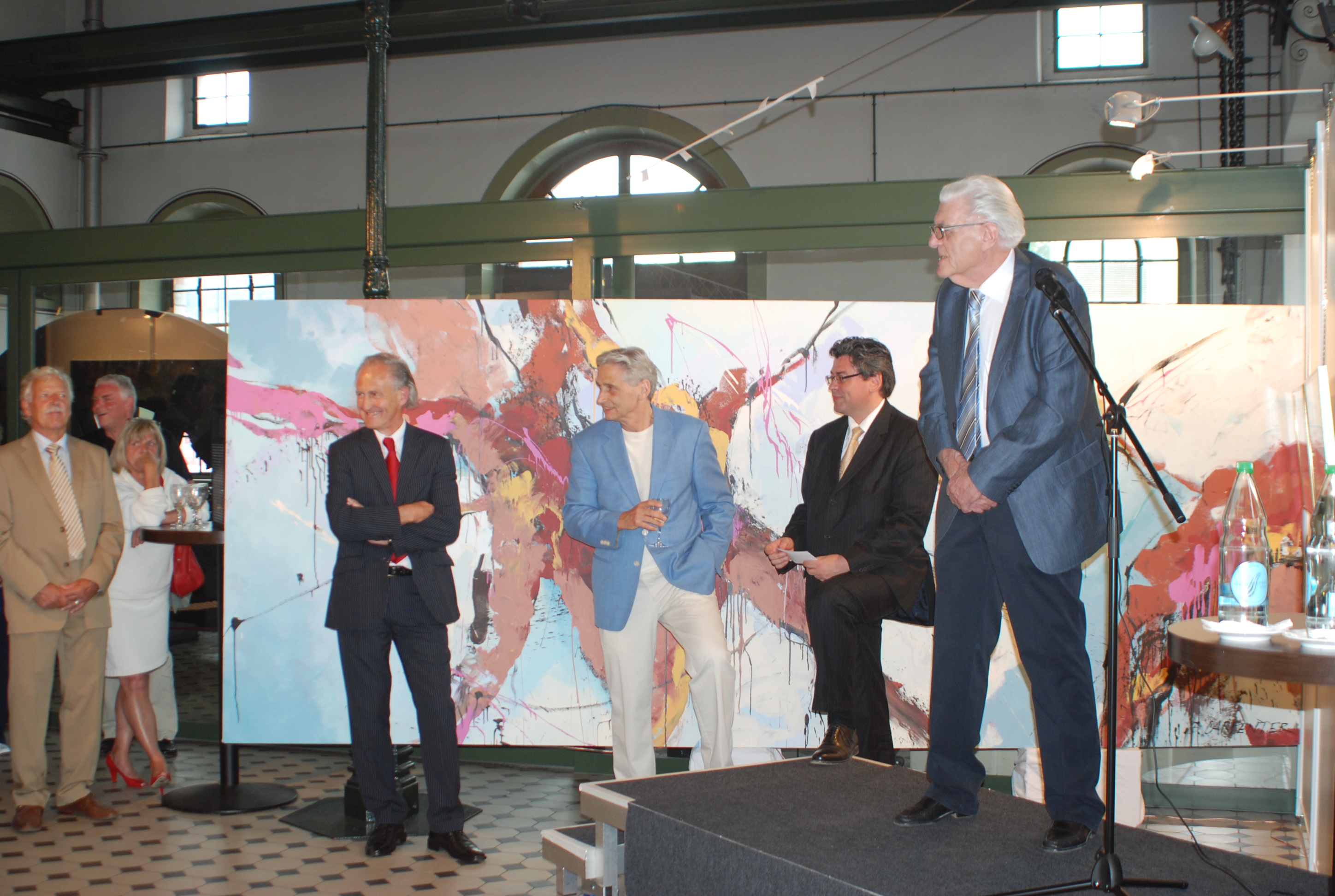 v.l.n.r.: H. Werner Stolz-Löliger, Steve Carpenter,  Remo Schällibaum, Gebhard Balhuber  (Elektra Zürich AG) im Hintergrund das über 4 Meter breite  „Collaboration II“ (2006)